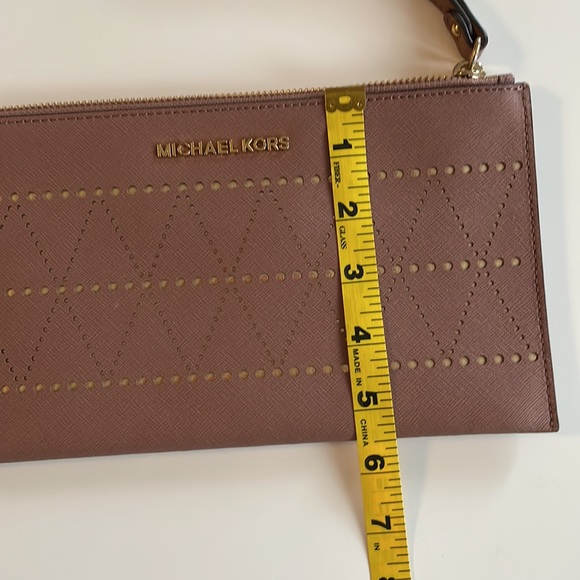 Michael Kors wristlet with zipper - Picture 5 of 5